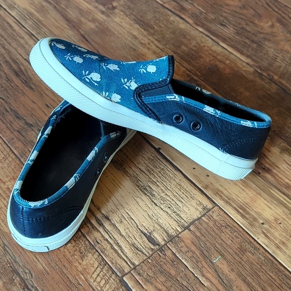 Coach Carla Slip-on Shoes - Picture 4 of 5